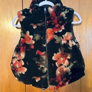Francesca's Collections Black Floral Fleece Vest